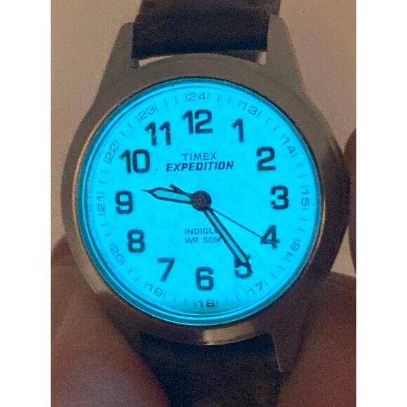Timex Expedition Indiglo Womens Watch New Battery - Adjustable Band WR 50m - Picture 3 of 9
